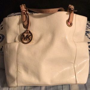 White Micheal Kors tote